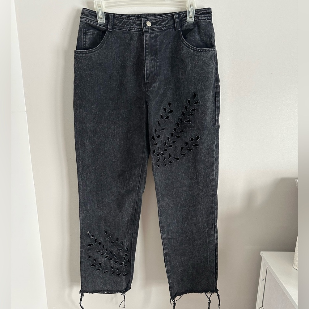 Black Denim Jeans with Leaf Cutouts Capri / Ankle Length